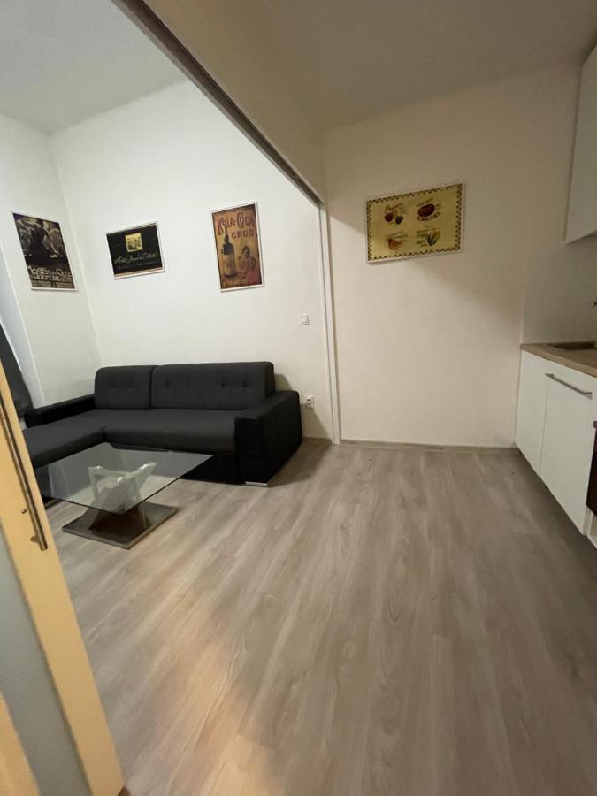 Red&Black Apartment City Centr, Na Hradbach 118 Ostrava Luaran gambar