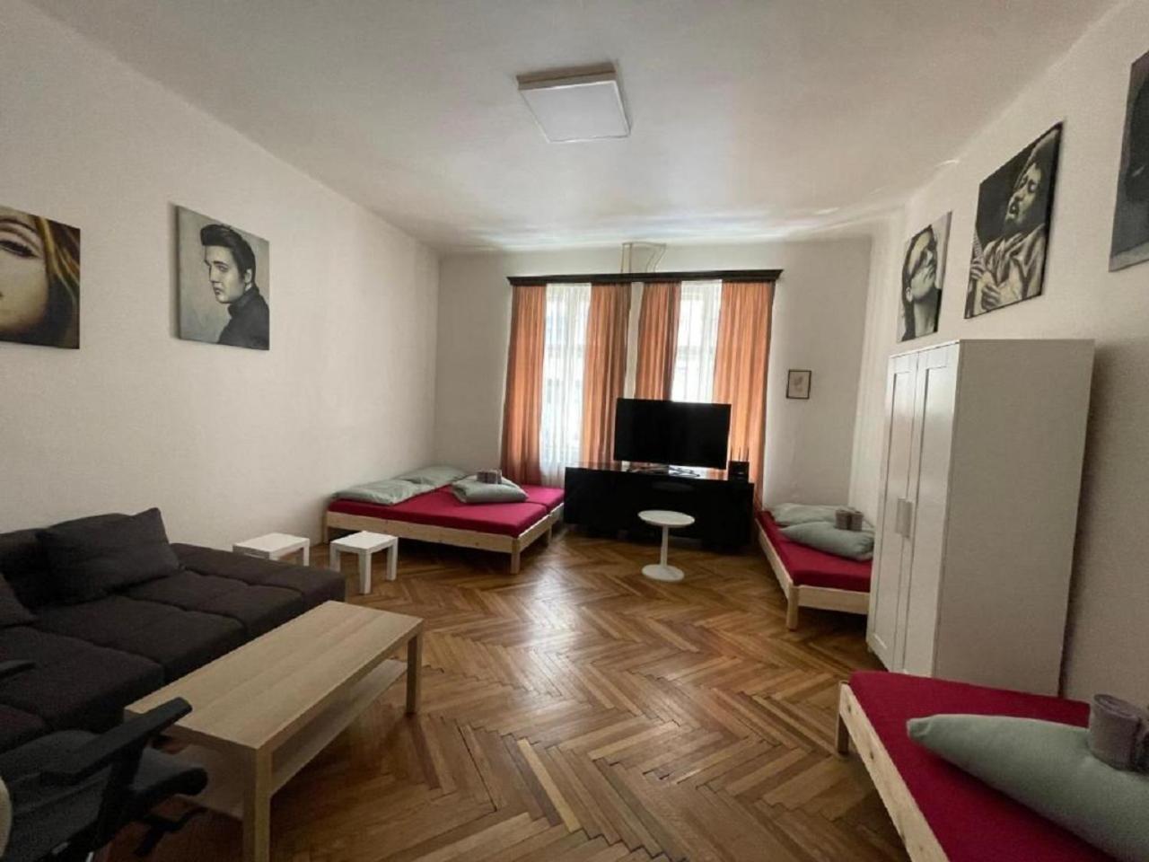 Red&Black Apartment City Centr, Na Hradbach 118 Ostrava Luaran gambar